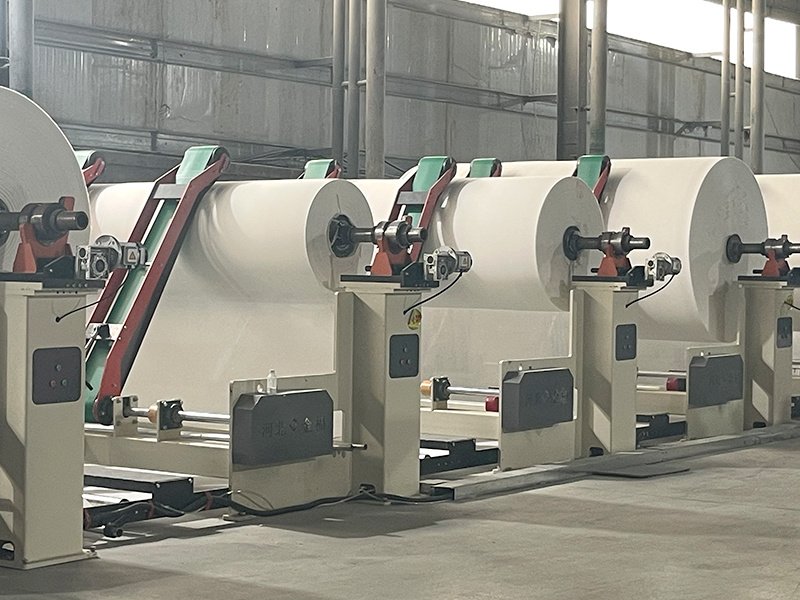Reeling workshop with paper machine and inline gauge