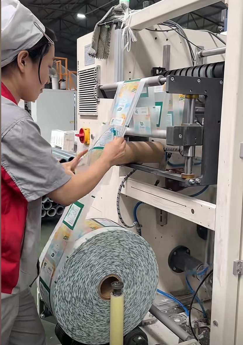 Carton sealing station