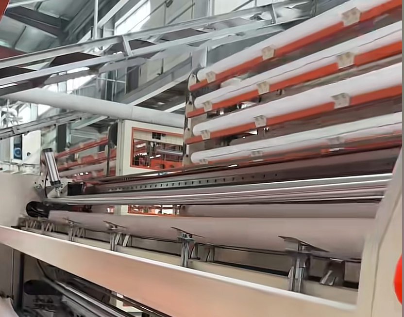 Tissue converting line in operation