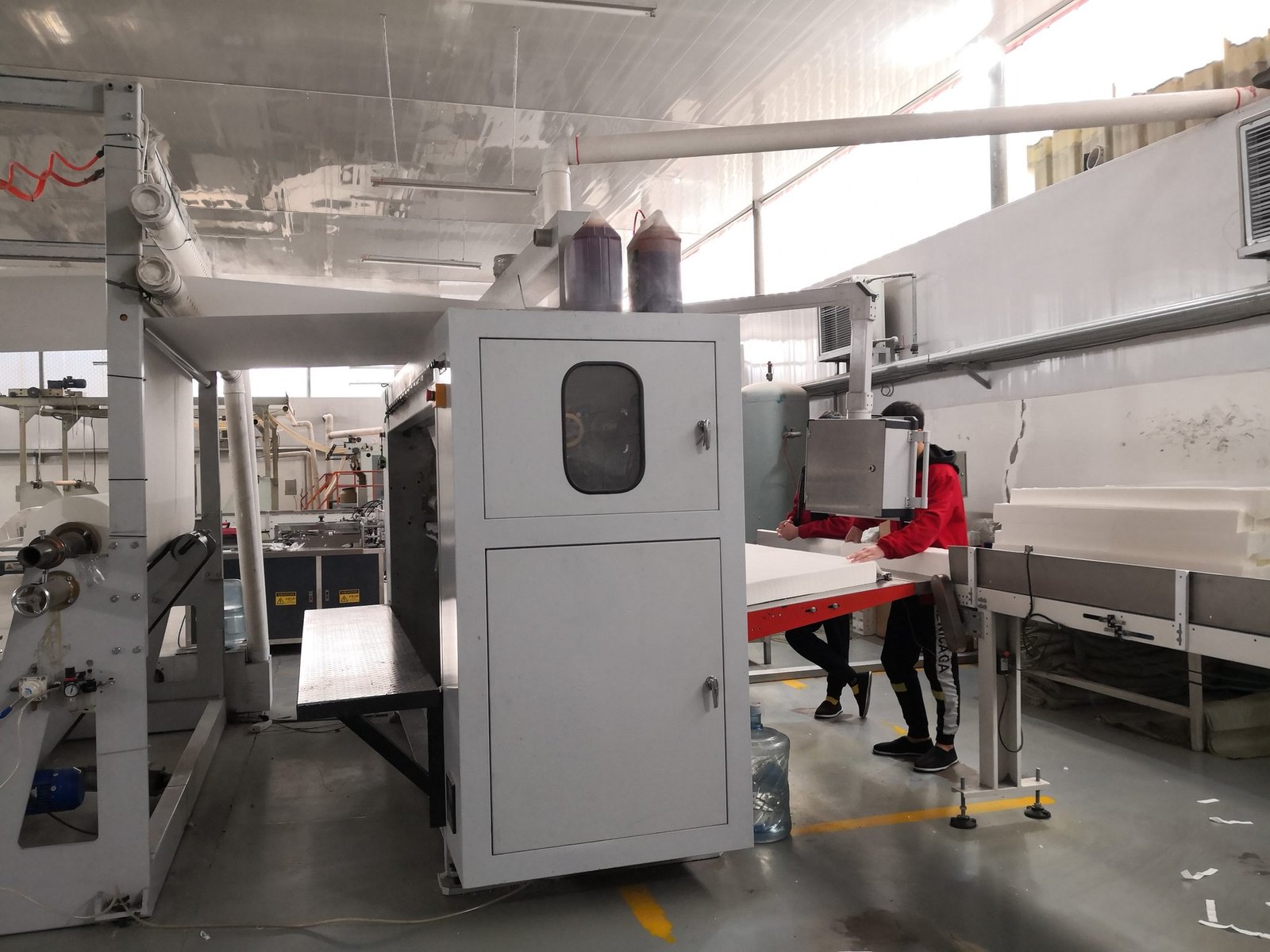Top Source Paper production floor folding and packing premium multifold hand towels for hotel programs