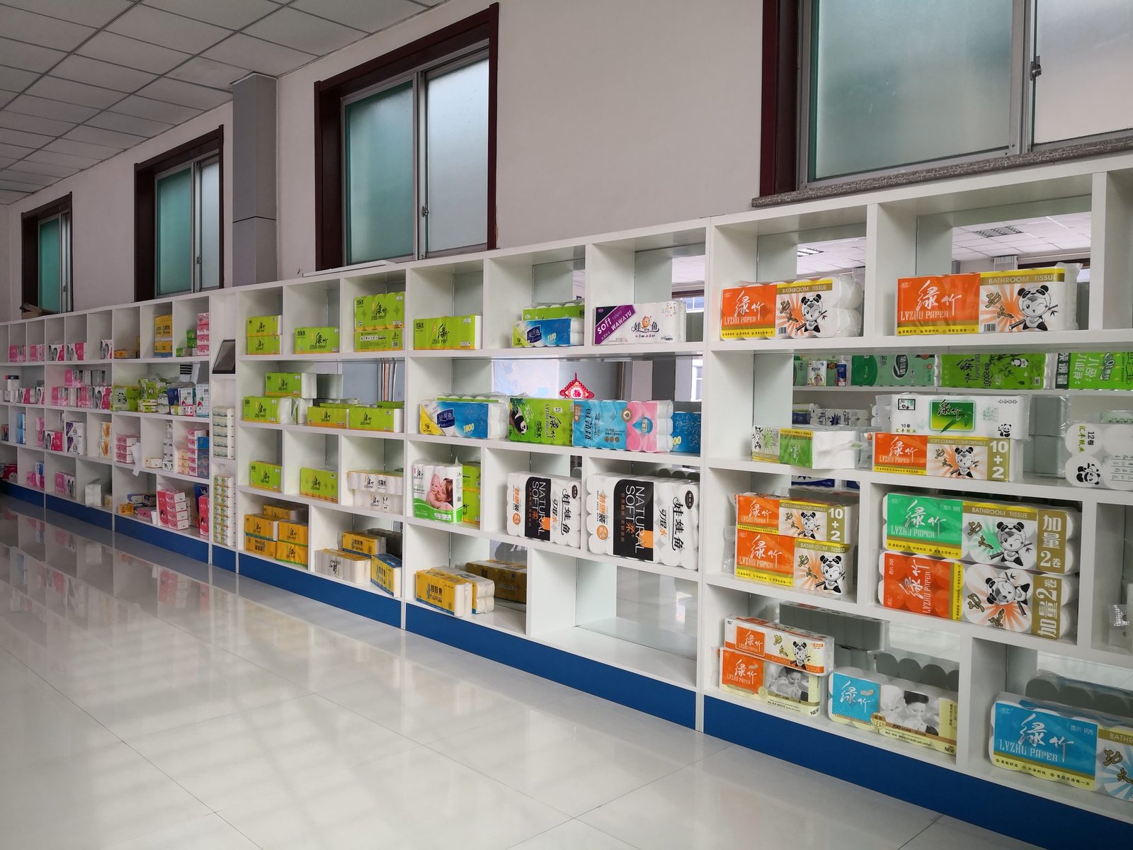 Top Source Paper hygiene paper product showroom display